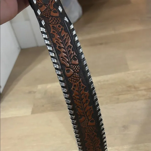 Intricate leather belt - Picture 4 of 9